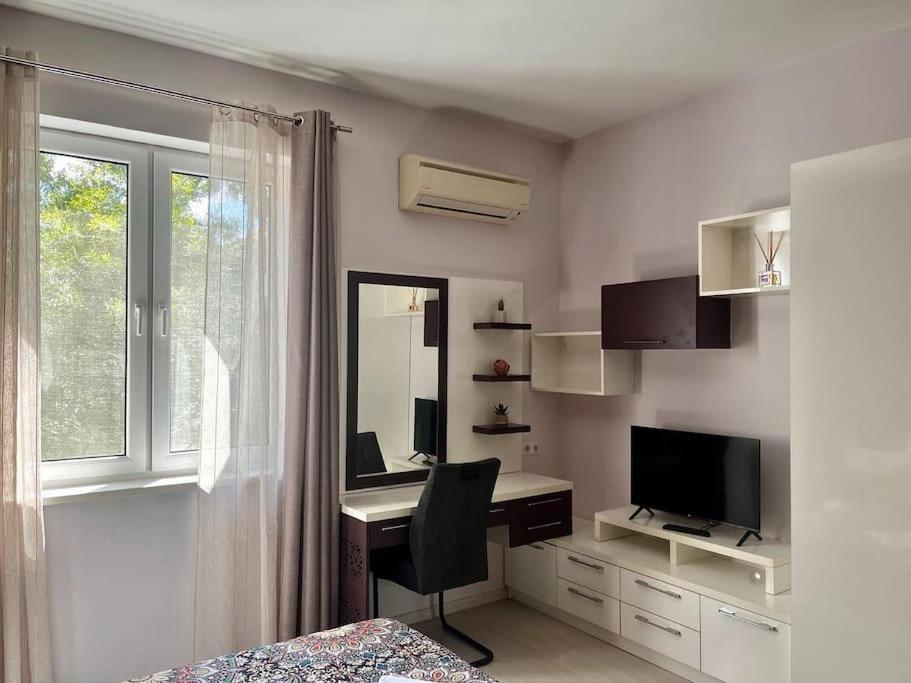 Cozy 2Br Oasis In Central Burgas Ngoại thất bức ảnh