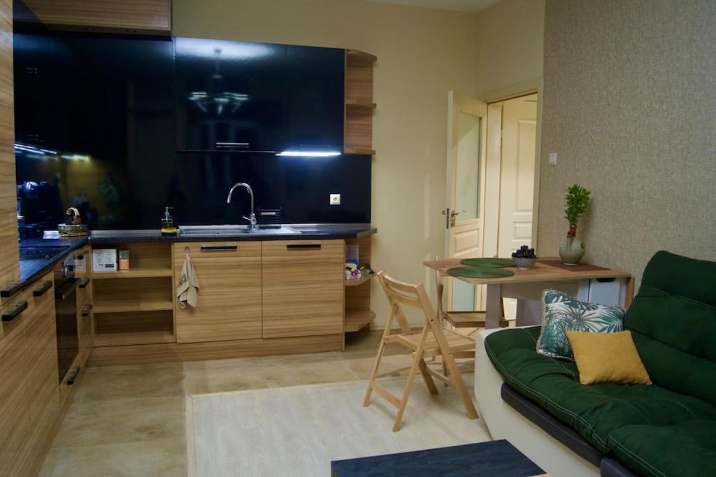 Cozy 2Br Oasis In Central Burgas Ngoại thất bức ảnh