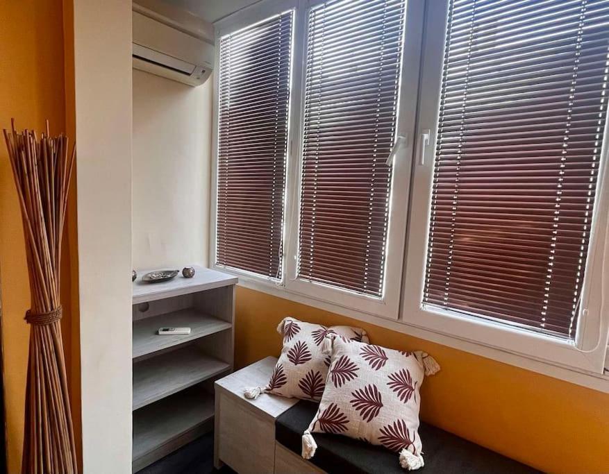 Cozy 2Br Oasis In Central Burgas Ngoại thất bức ảnh